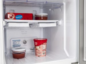 Electrolux Frost Free DF42 - detalhe prateleira retrátil freezer